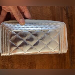 Boho Quilted Puffer Wristlet Wallet. Silver.
Metallic. Zipper.